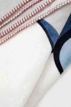 Γυναικεία Κουβέρτες, καρό και καλύμματα κρεβατιού United Colors Of Benetton Κουβέρτα μπλε -United Colors of Benetton Κατάστημα unnamed file 368